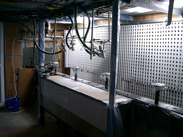 Automatic spraying liquid