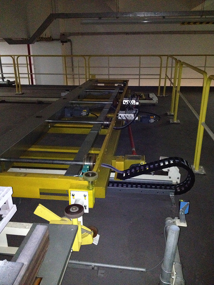 Shenyang universal traversing chain and rolling machine